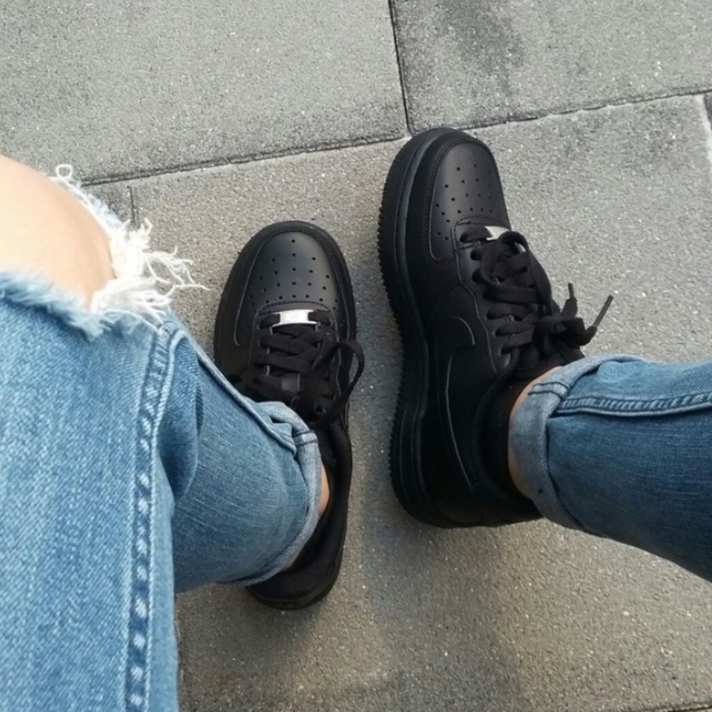 Nike Air Force 1 (Black)